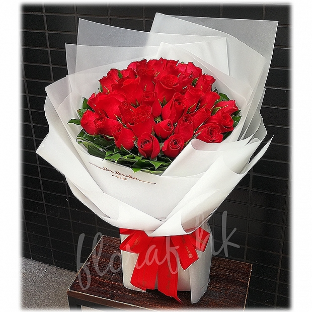 ROSELYN Classic Red Rose Bouquet(99 roses) - HALO Flowers, 香港花店