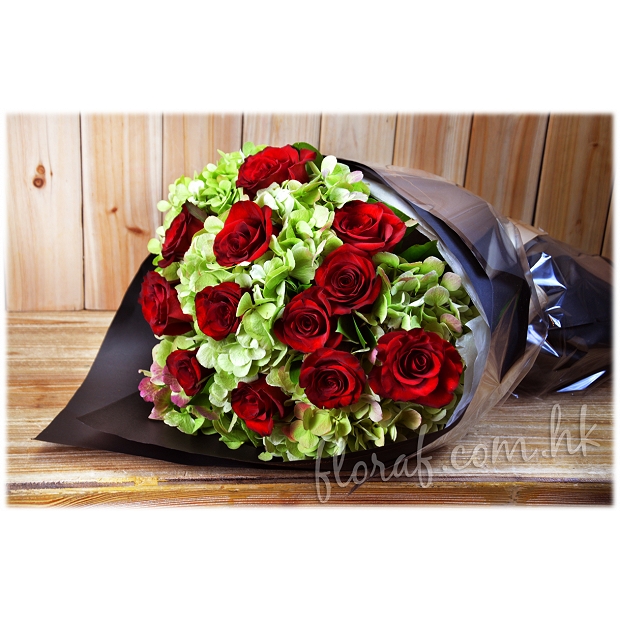 BO46-12  紅玫瑰花束 - 肯雅紅玫瑰、繡球花束