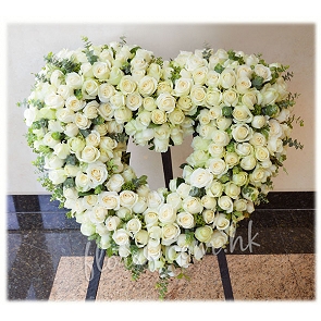 F23  200枝白玫瑰心型花圈  F23  200枝白玫瑰心型花圈