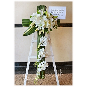 F5	Cross Wreath with Stand F5	Cross Wreath with Stand